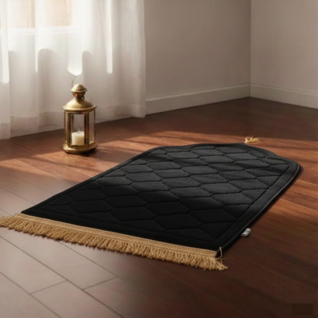 Tapis de prière noir avec franges dorées